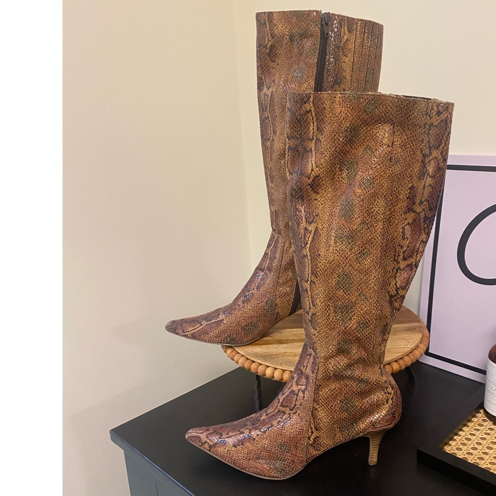 Ann Marino Size 8M Snakeskin High Boots